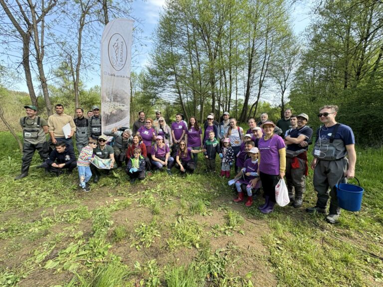Почистване и зарибяване на река Златна Панега 26.04.2025г.