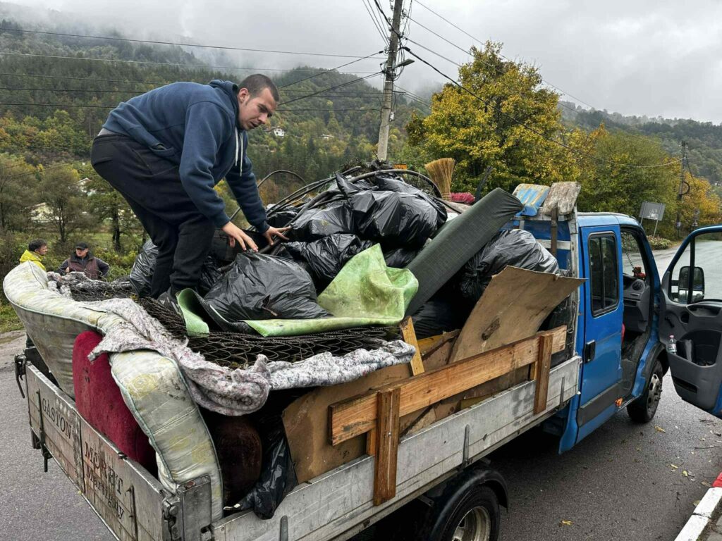 Почистване на река Искрецка, 18.10.2025 22 21 3