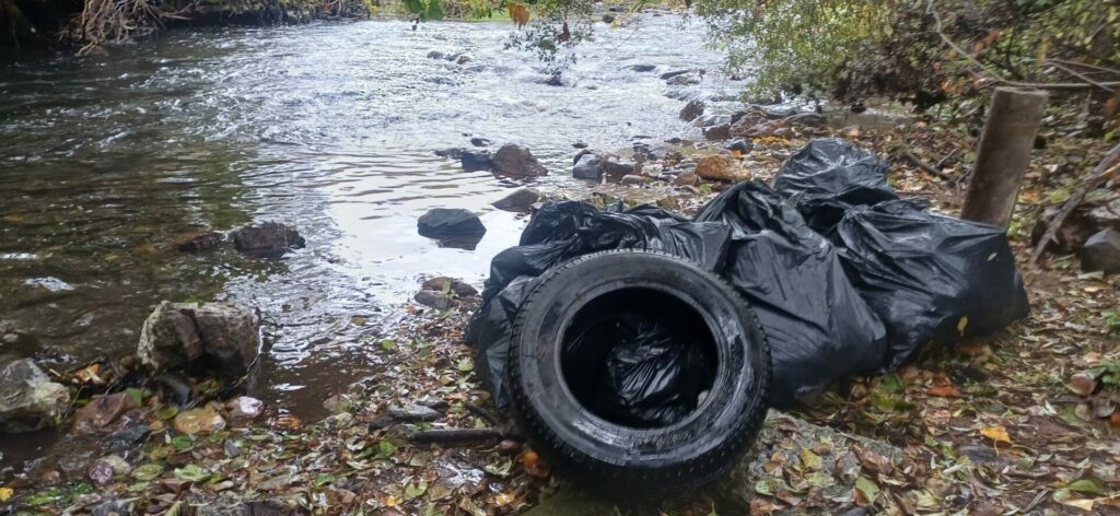 Почистване на река Искрецка, 18.10.2025 8 7 4