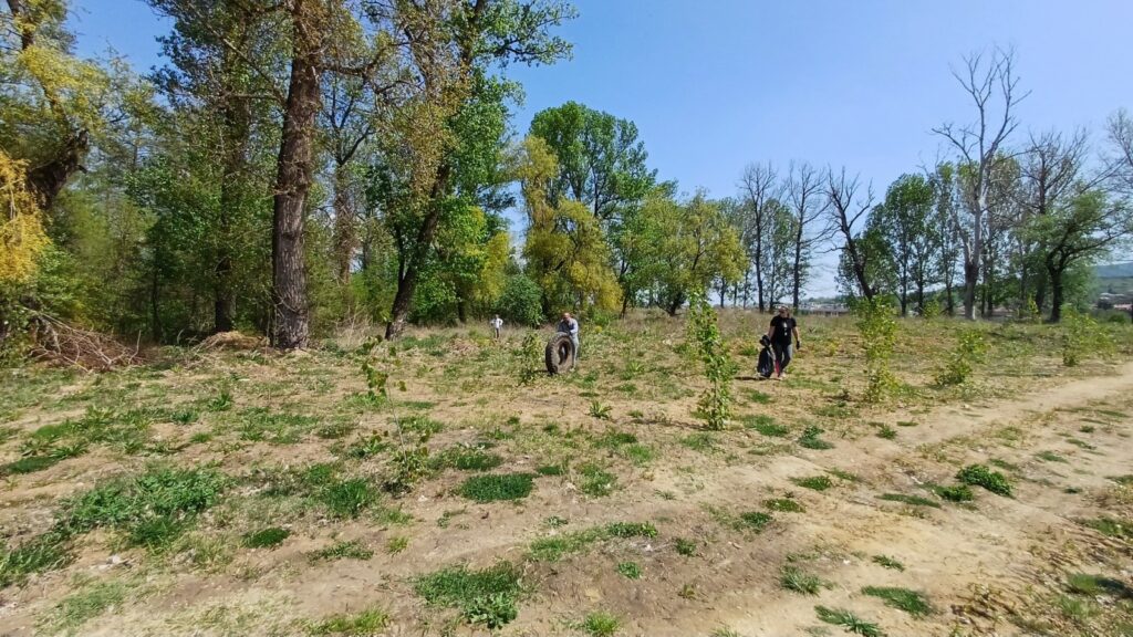 Почистване на река Искър под Панчаревското езеро 13.04.2024 14 20240413 131756