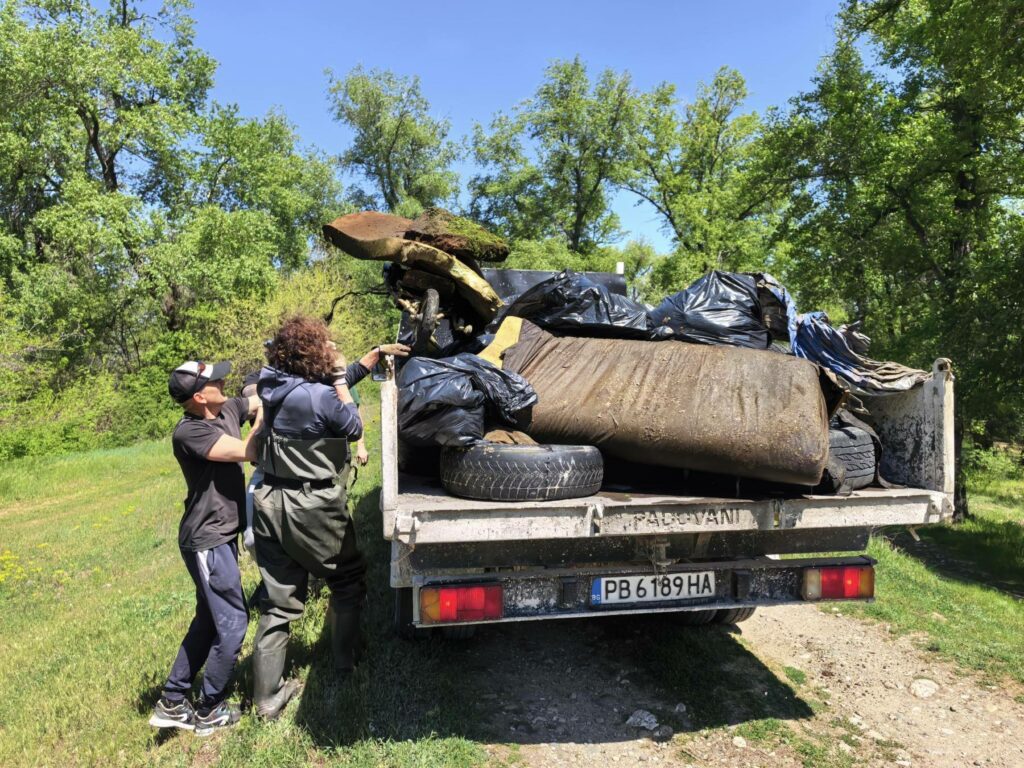 Почистване на река Въча 25.04.2026г. 58 59